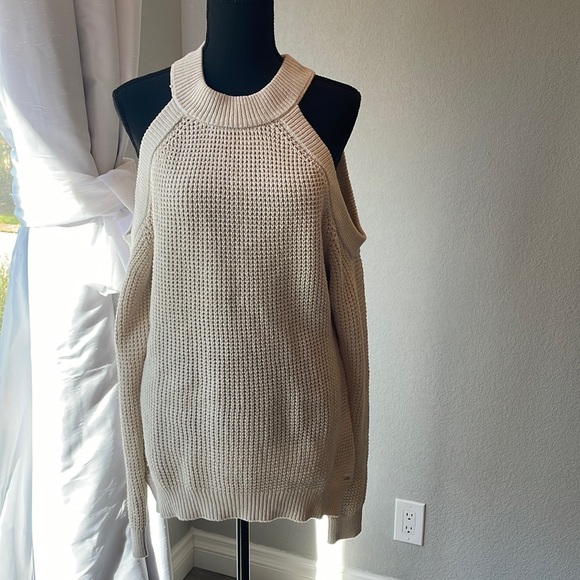 Guess Sweaters - 🆕NWT Guess tan cold shoulder Tunic Sz Large G15
